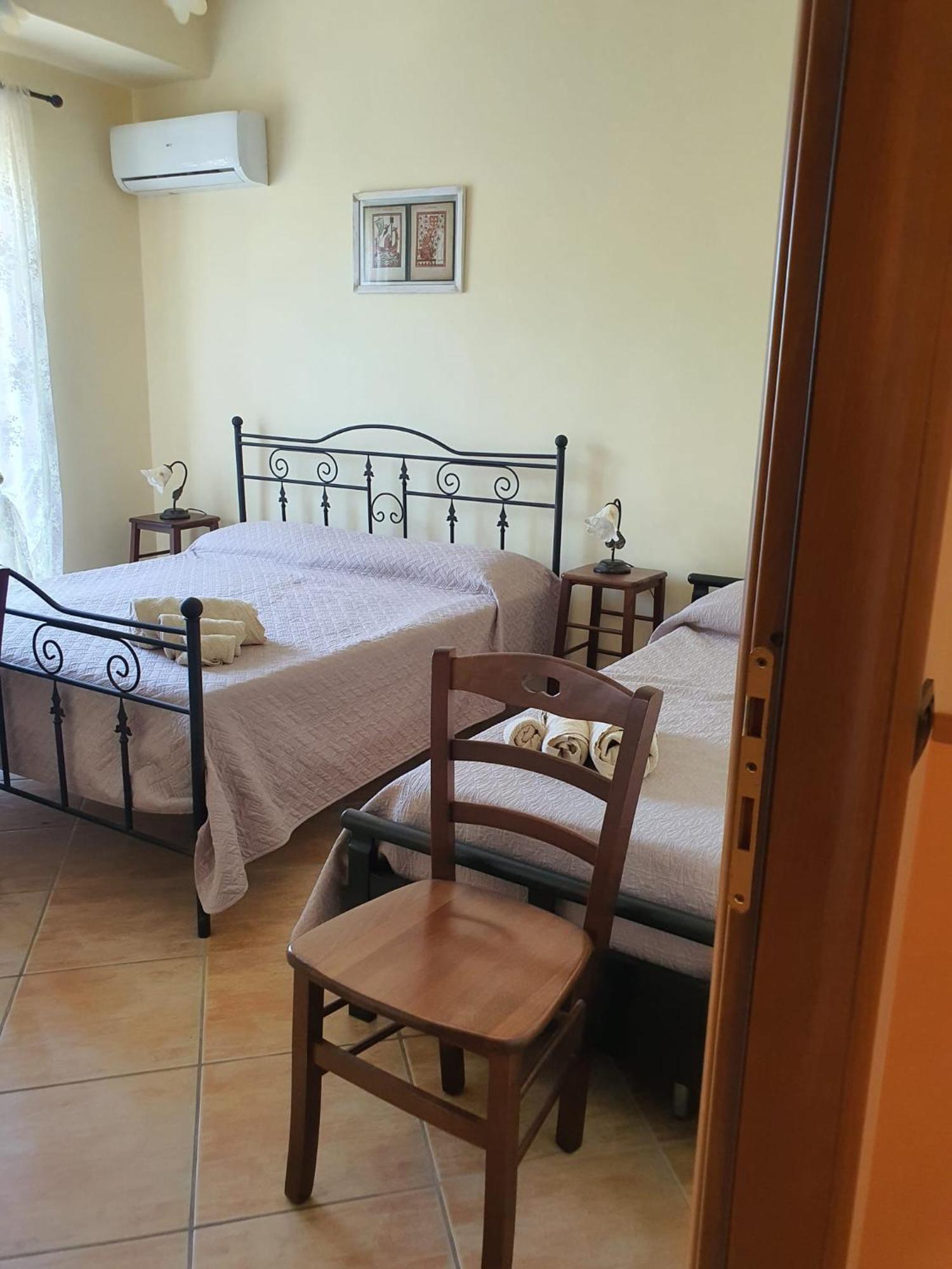 Libro Di Sogni - B&B Letterario Caserta Vecchia Kültér fotó